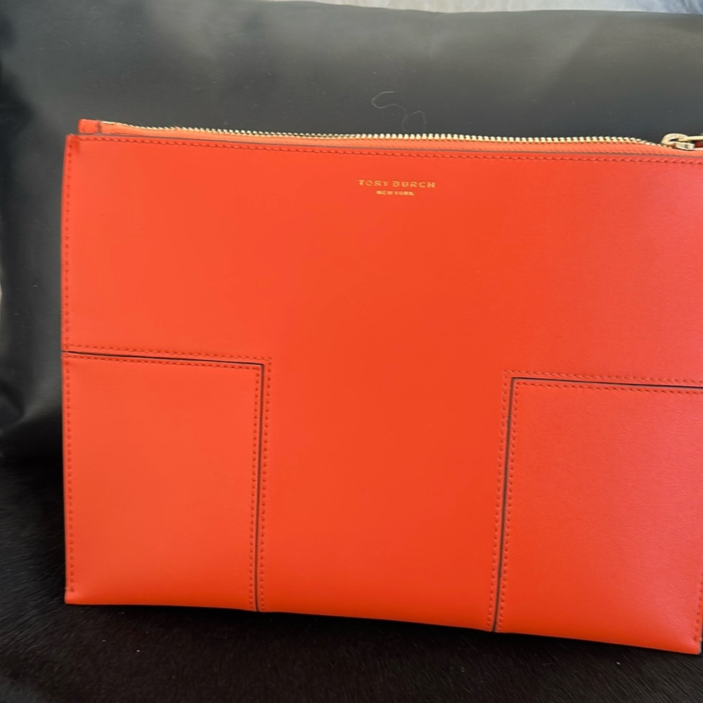 Tory Burch Block T-Travel Medium Pouch